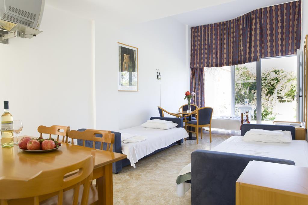 מלון דירות Eliofos Elegant Maisonettes 2*